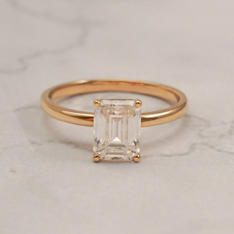 2.0 CT Emerald Solitaire Moissanite Engagement Ring