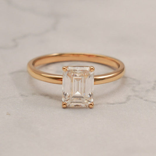 2.0 CT Emerald Solitaire Moissanite Engagement Ring