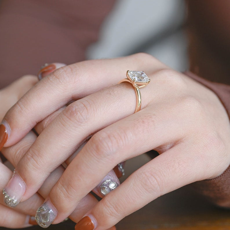 2.0 CT Emerald Solitaire Moissanite Engagement Ring