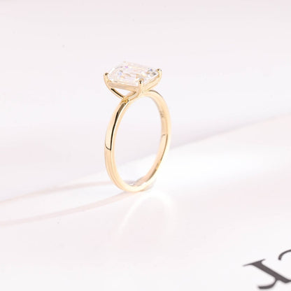 2.0 CT Emerald Solitaire Moissanite Engagement Ring
