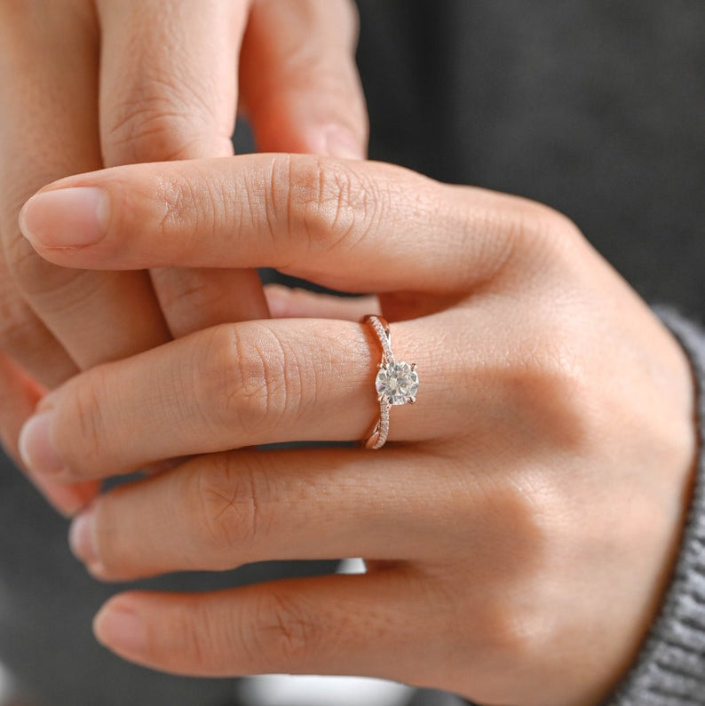 1.5 CT Round Twisted Pave Moissanite Engagement Ring