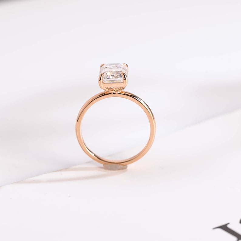 2.0 CT Emerald Solitaire Moissanite Engagement Ring