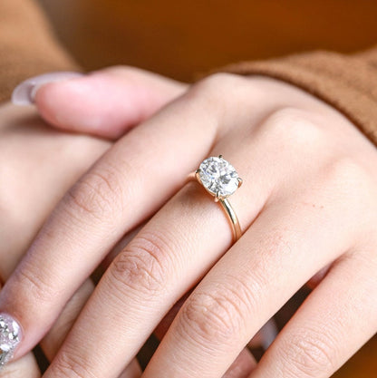 2.0 CT East West Oval Solitaire Moissanite Engagement Ring