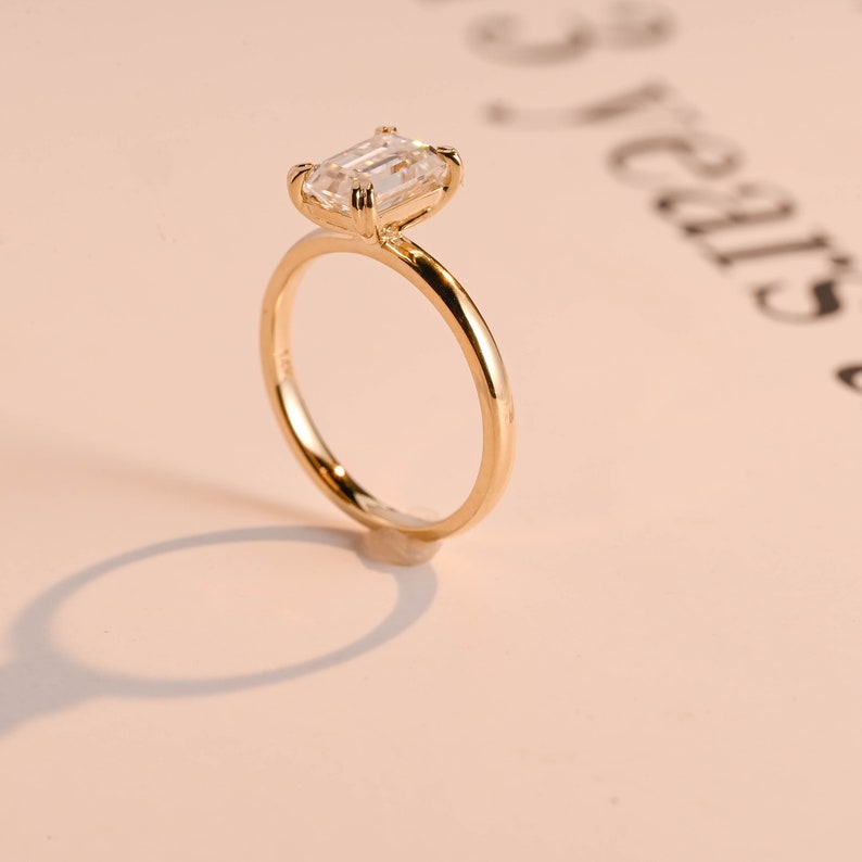 2.0 CT Emerald Solitaire Moissanite Engagement Ring