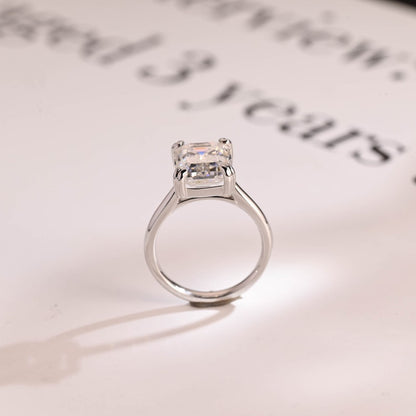 2.0 CT Emerald Solitaire Moissanite Engagement Ring
