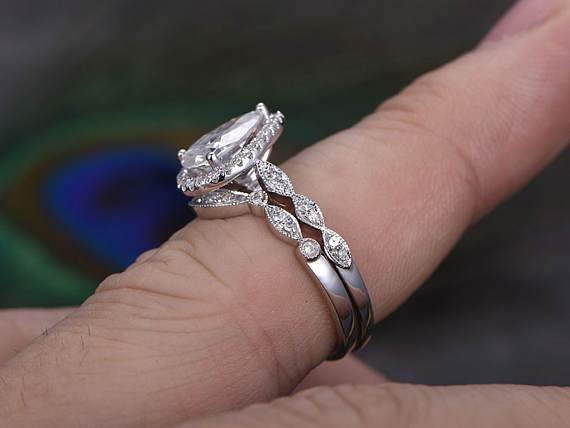 1.0 CT Pear Cut Halo Moissanite Bridal Ring Set 5