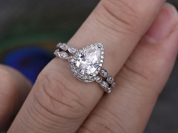 1.0 CT Pear Cut Halo Moissanite Bridal Ring Set 2