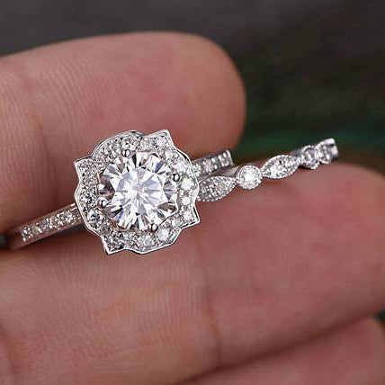 0.75 CT Round Vintage Moissanite Bridal Set