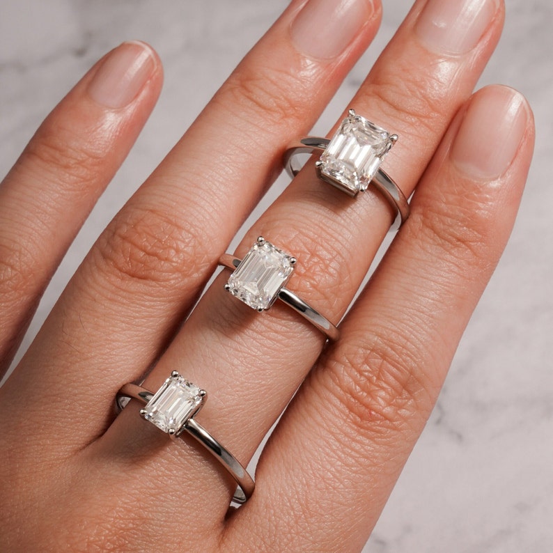 2.0 CT Emerald Solitaire Moissanite Engagement Ring