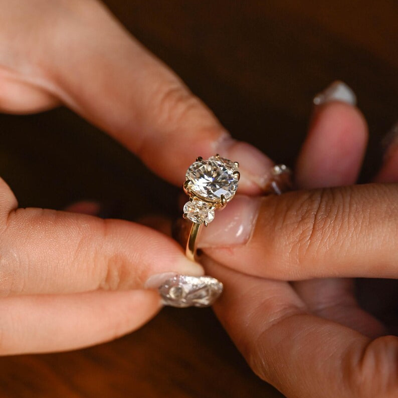 2.0 CT Oval Three Stone Moissanite Engagement Ring