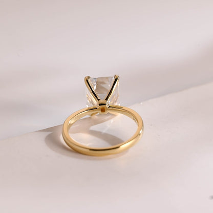 2.0 CT Emerald Solitaire Moissanite Engagement Ring