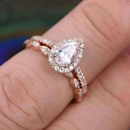 1.33 CT Pear Halo & Pave Moissanite Bridal Set