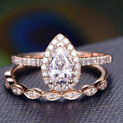 1.33 CT Pear Halo & Pave Moissanite Bridal Set