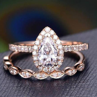 1.33 CT Pear Halo & Pave Moissanite Bridal Set