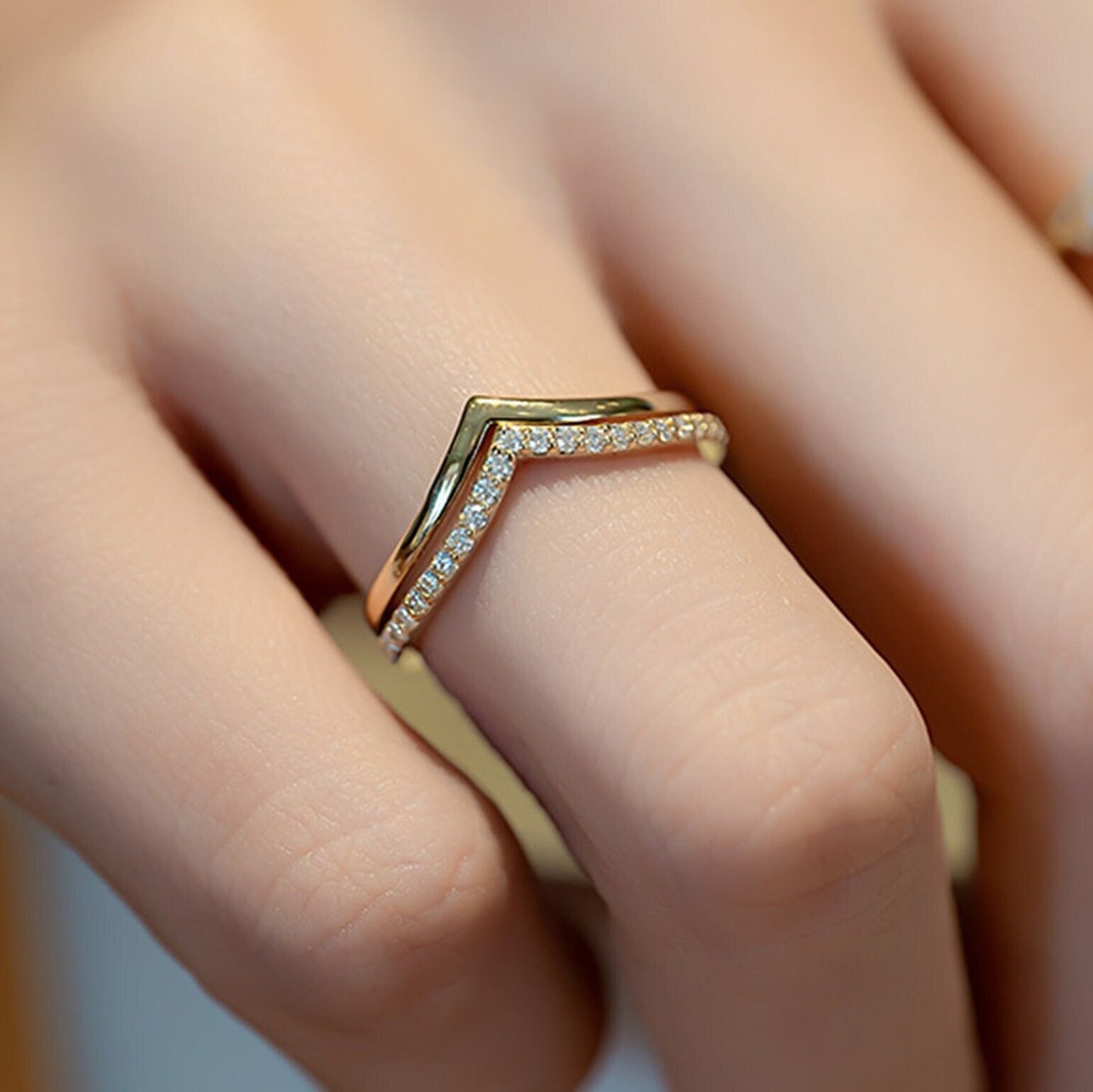 0.3 TCW Round Curved Moissanite Wedding Band
