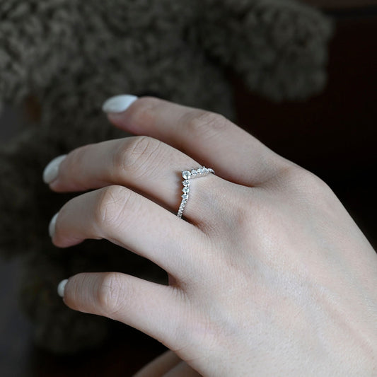 0.5 TCW Round Curved Moissanite Wedding Band