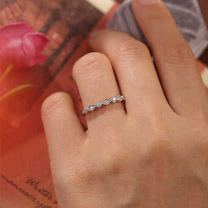 0.3 TCW Round Milgrain Moissanite Wedding Band