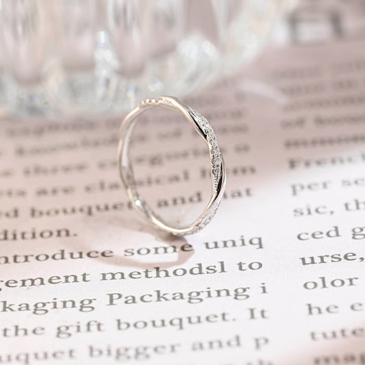 0.2 TCW Round Twisted Moissanite Wedding Band