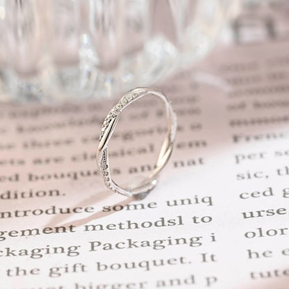 0.2 TCW Round Twisted Moissanite Wedding Band