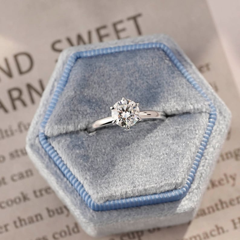 2.5 CT Round Solitaire Moissanite Engagement Ring