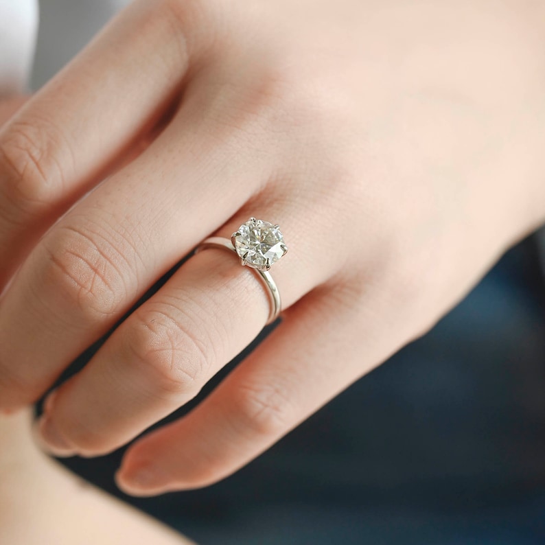 2.5 CT Round Solitaire Moissanite Engagement Ring
