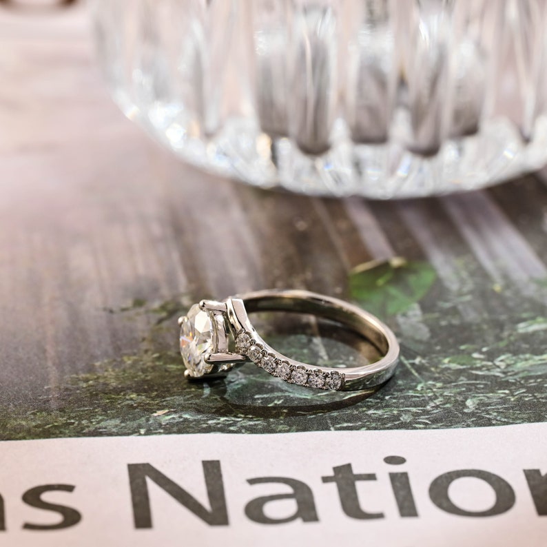 2 CT Round Curved Pave Moissanite Engagement Ring