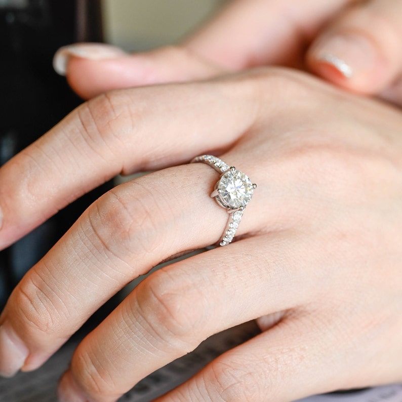 2 CT Round Curved Pave Moissanite Engagement Ring
