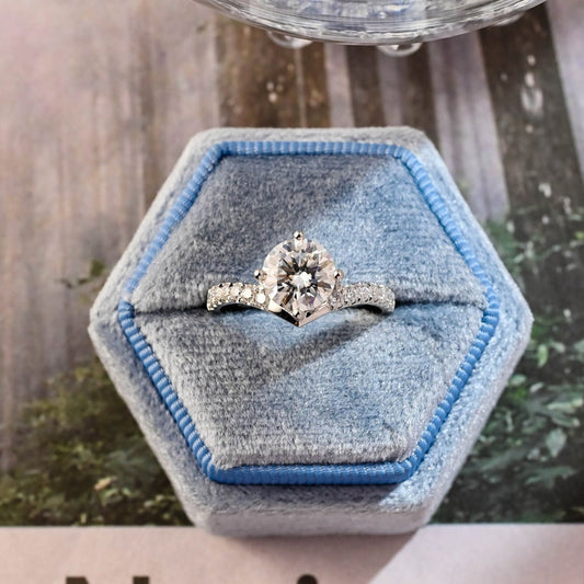 2 CT Round Curved Pave Moissanite Engagement Ring