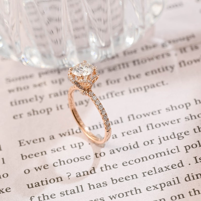1 CT Round Spiral Pave Moissanite Engagement Ring