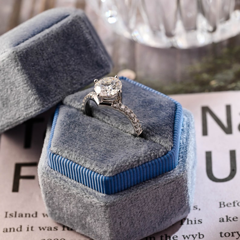 2 CT Round Curved Pave Moissanite Engagement Ring