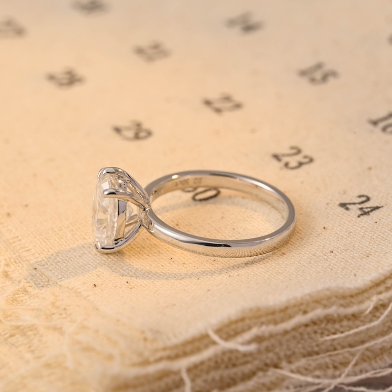 2 CT Oval Solitaire Moissanite Engagement Ring