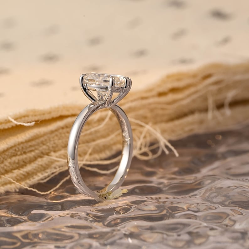 2 CT Oval Solitaire Moissanite Engagement Ring