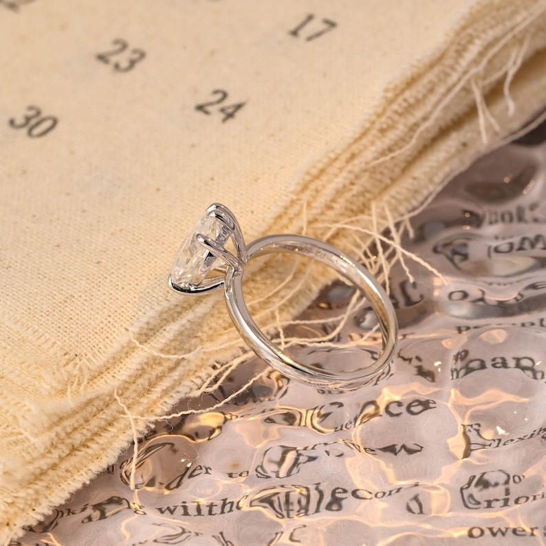 2 CT Oval Solitaire Moissanite Engagement Ring