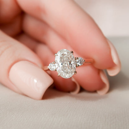 2 CT Oval Three Stone Moissanite Engagement Ring