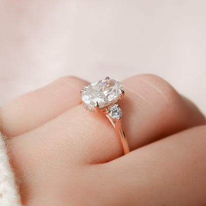 2 CT Oval Three Stone Moissanite Engagement Ring