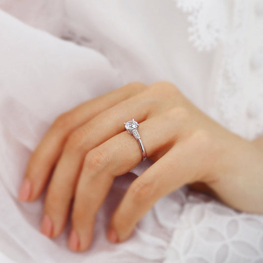 1 CT Round Three Stone Moissanite Engagement Ring