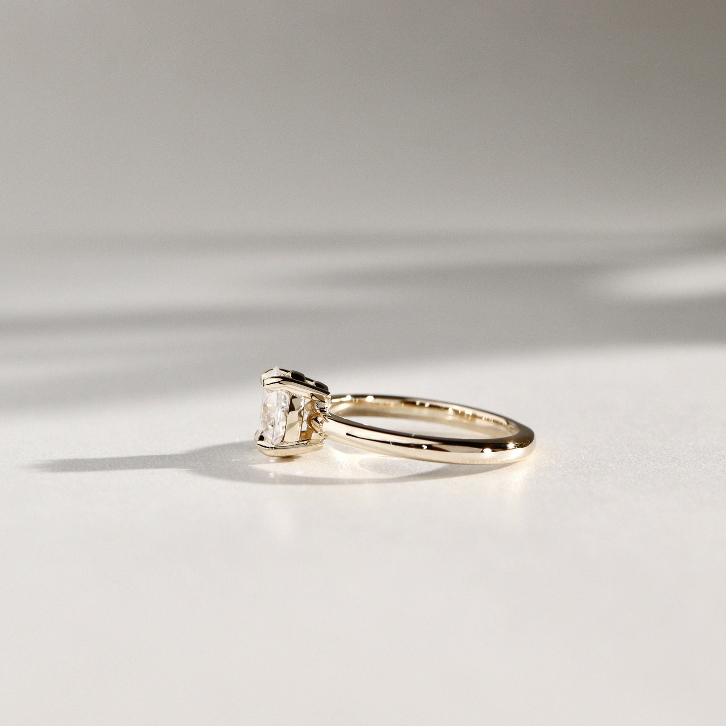 2 CT Oval Solitaire Moissanite Engagement Ring