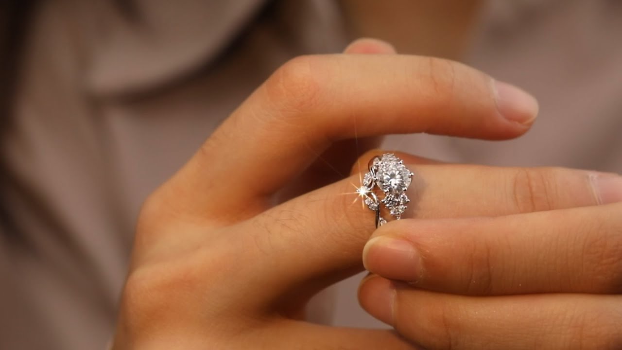 0.88 CT Round Cluster Moissanite Bridal Set