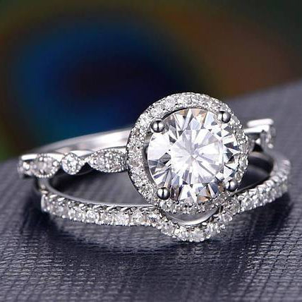 1.5 CT Round Vintage Halo Moissanite Bridal Set