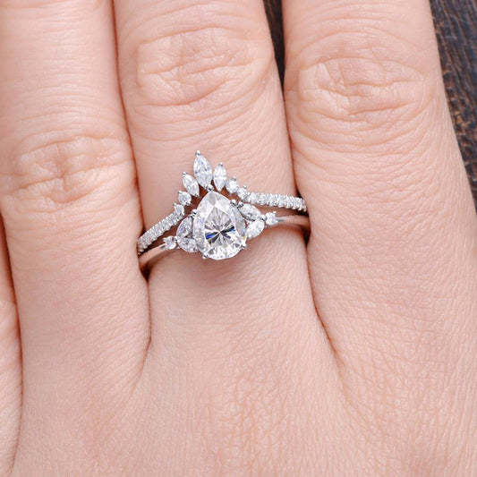 0.75 CT Pear Three Stone Moissanite Bridal Set
