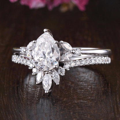 0.75 CT Pear Three Stone Moissanite Bridal Set