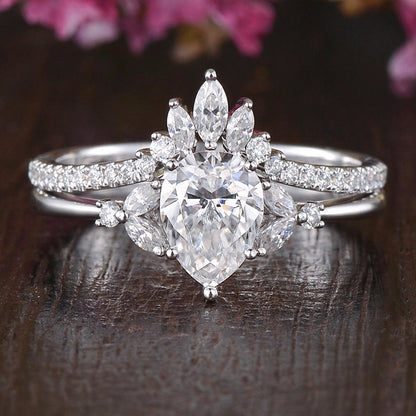 0.75 CT Pear Three Stone Moissanite Bridal Set