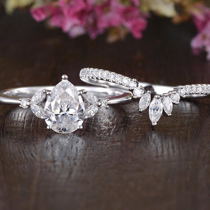 0.75 CT Pear Three Stone Moissanite Bridal Set