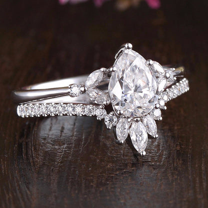 0.75 CT Pear Three Stone Moissanite Bridal Set