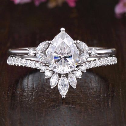 0.75 CT Pear Three Stone Moissanite Bridal Set