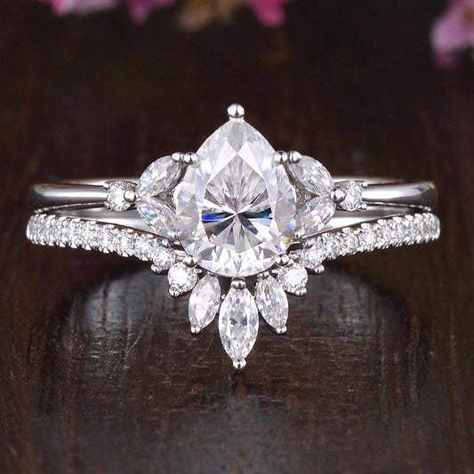 0.75 CT Pear Three Stone Moissanite Bridal Set