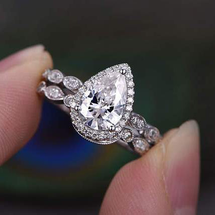 1 CT Pear Vintage Halo & Pave Moissanite Bridal Set