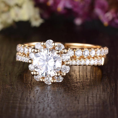 0.75 CT Round Cluster & Pave Moissanite Bridal Set